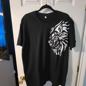 Black lion print T shirt